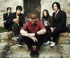 Fim das especula��es: Queens of the Stone Age se apresenta no SWU