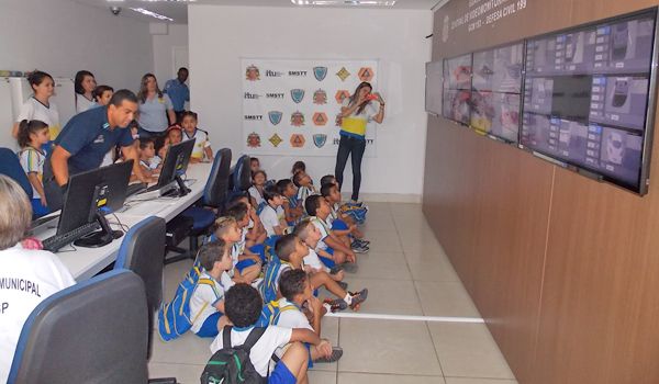 Alunos Da Creche E Escola Guia Da Luz Visitam Sede Da Guarda Municipal