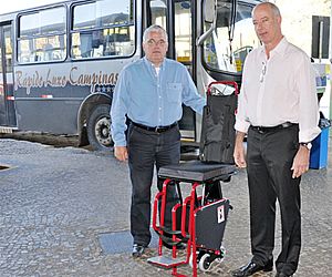 Rodoviária conta com cadeira de rodas para embarque e desembarque