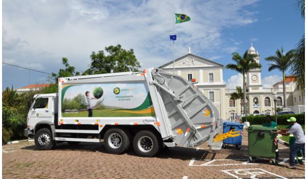 Itu recebe nova frota para coleta de resíduos sólidos