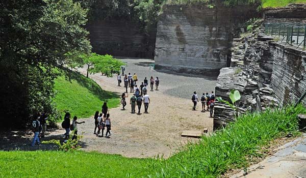 Parque do Varvito recebe centenas de estudantes em visitas monitoradas